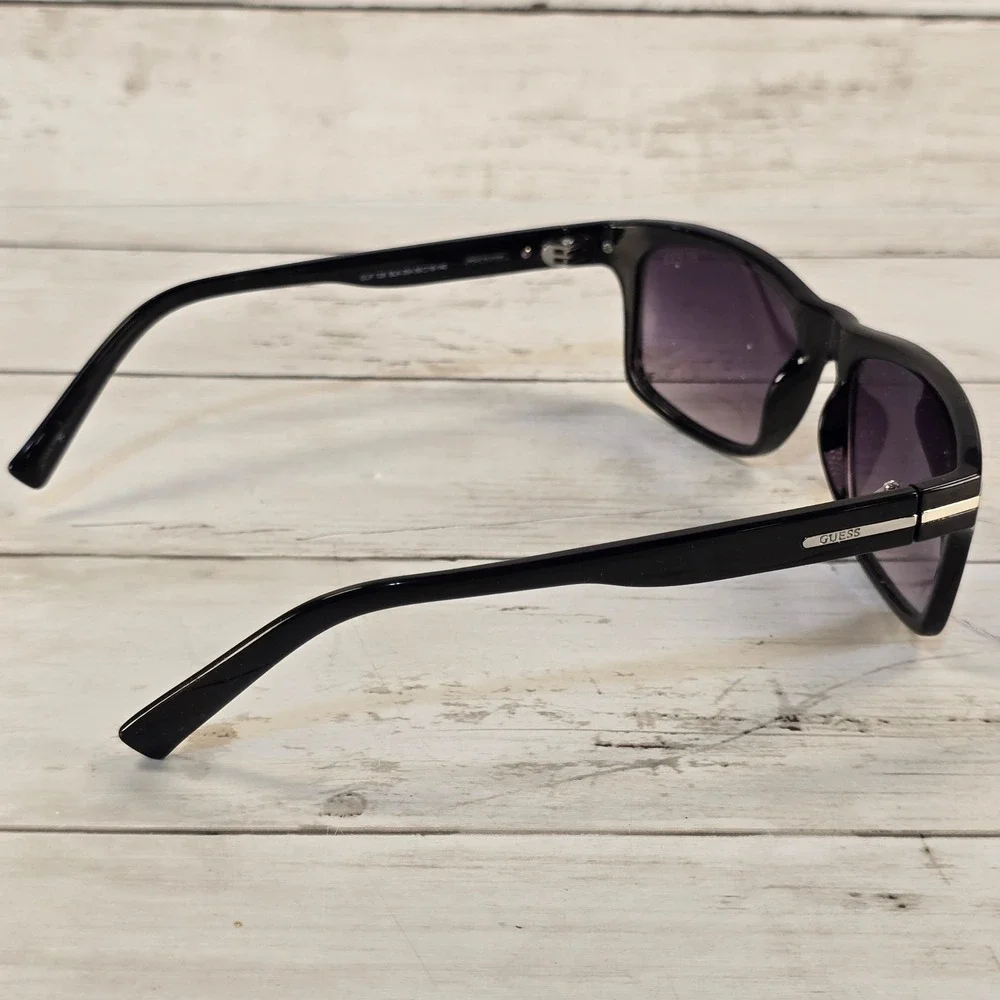 Guess GUF 128 BLK-35A Sunglasses Black Rectangular Frame Silver Logo 56-18-140